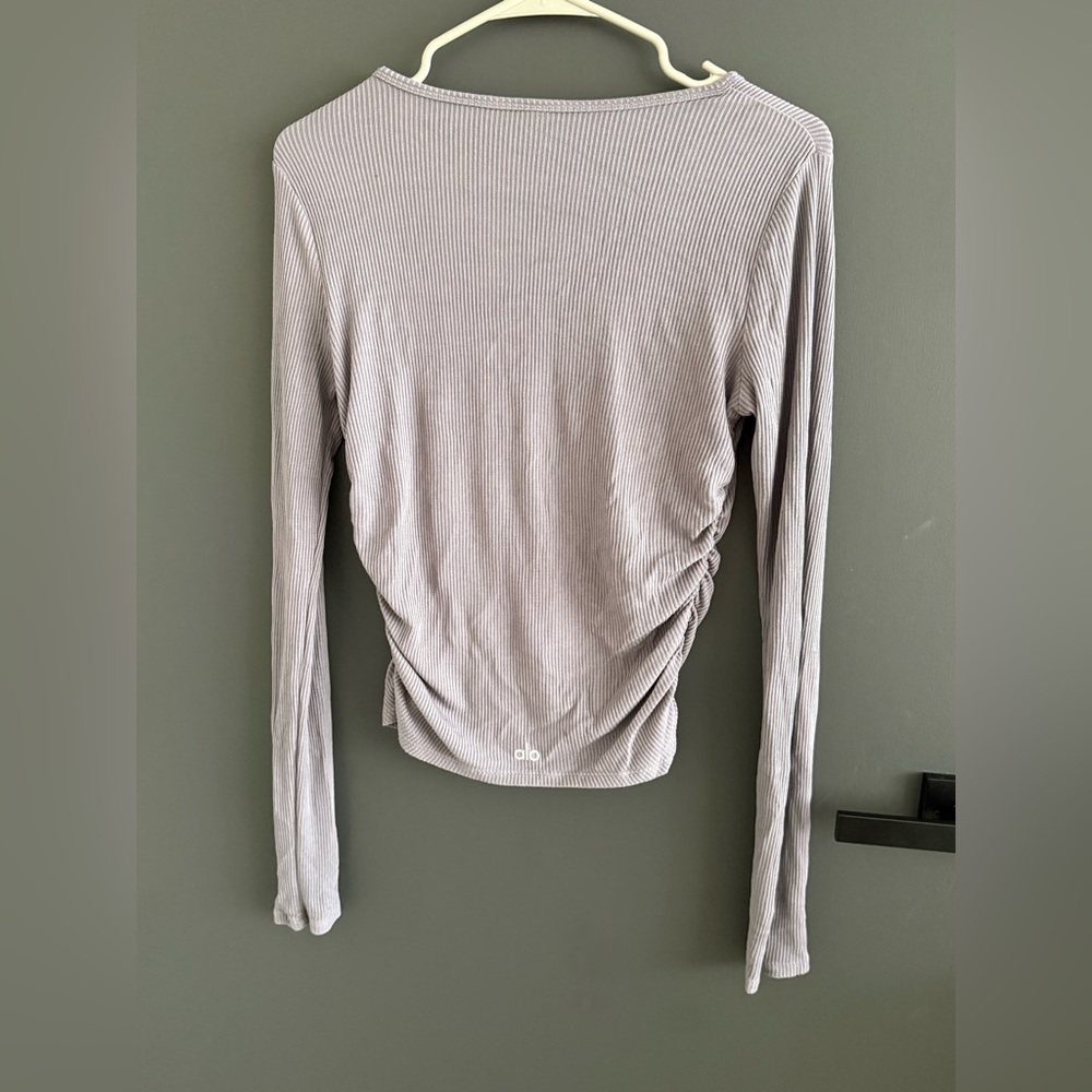 ALO Yoga Women's Fog color Long Sleeve Top